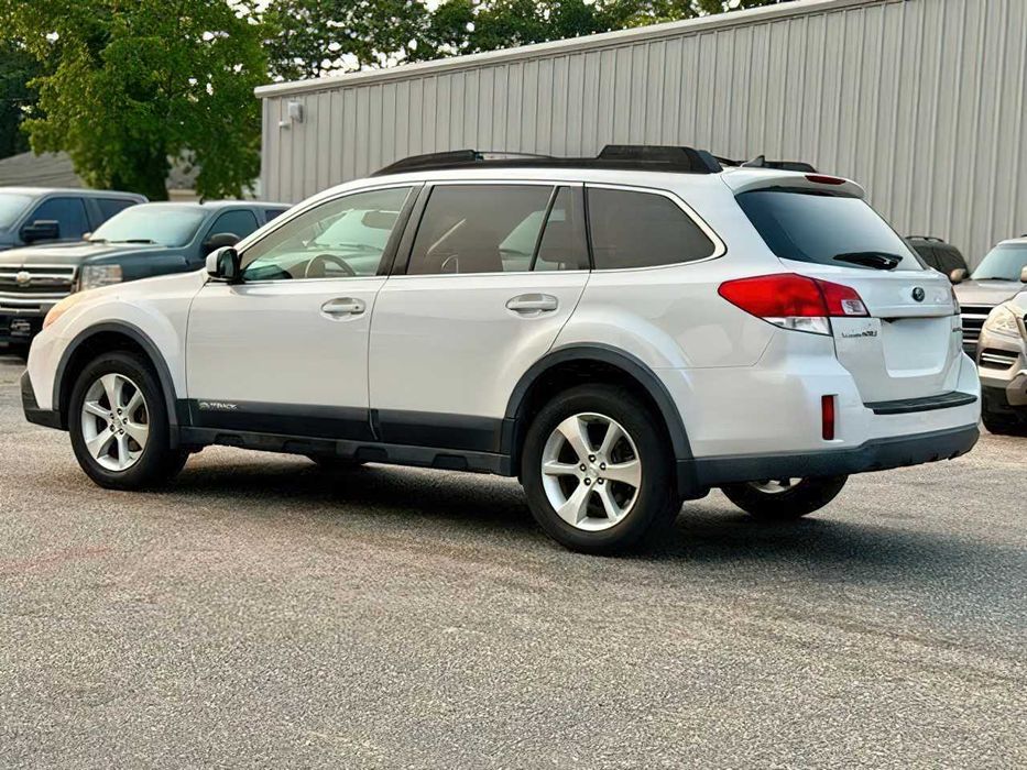 Subaru Outback 2.5i Limited      2013