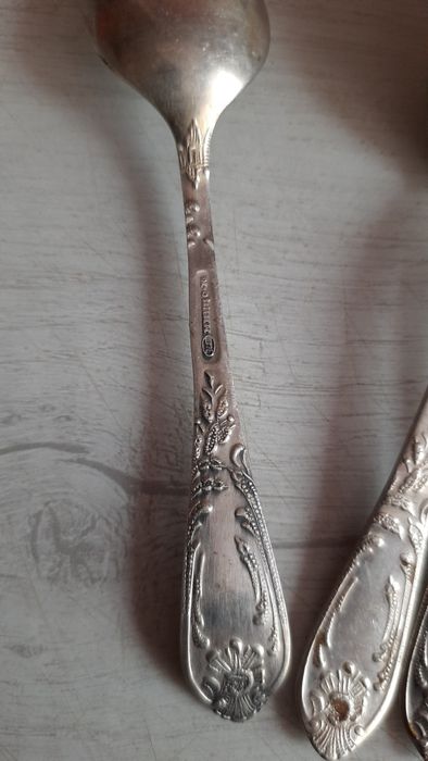 Продам мельхиоровые столовые приборы.