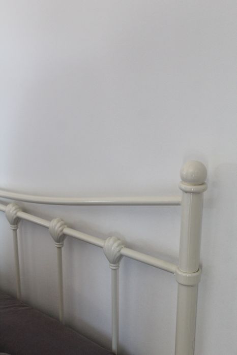 Cama Branca de Casal c/ colchão