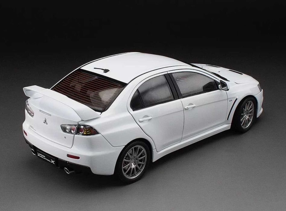 1:18 Mitsubishi Lancer EVO X branco (NOVO)