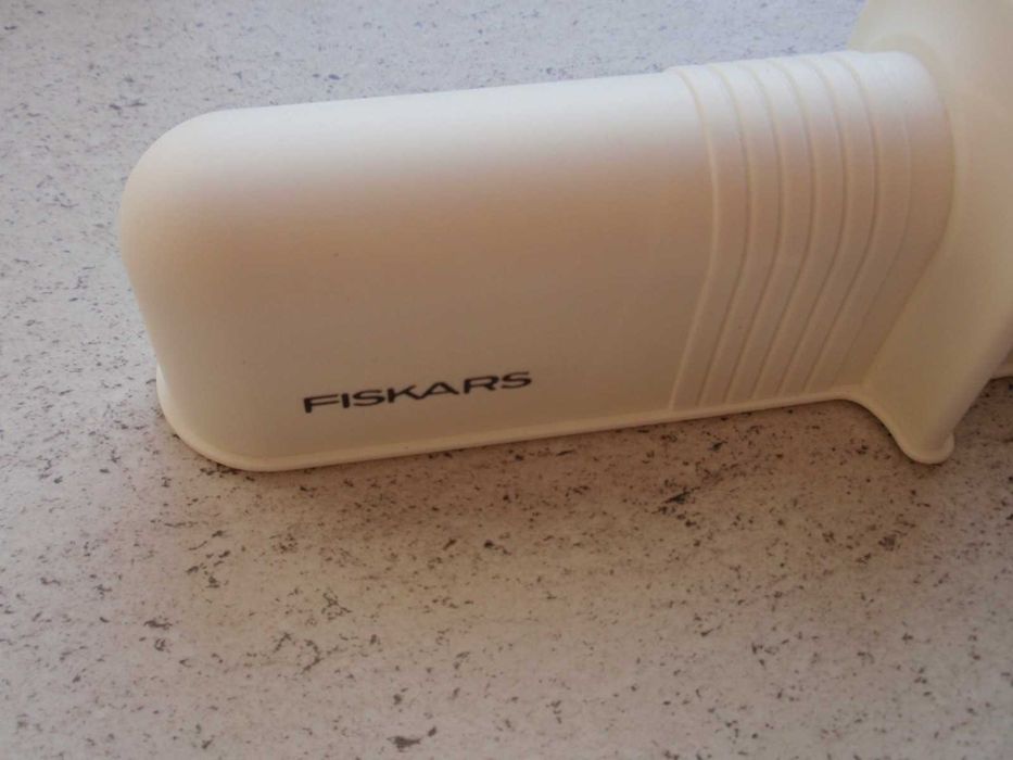 Ostrzałki Fiskars do siekiery i noży