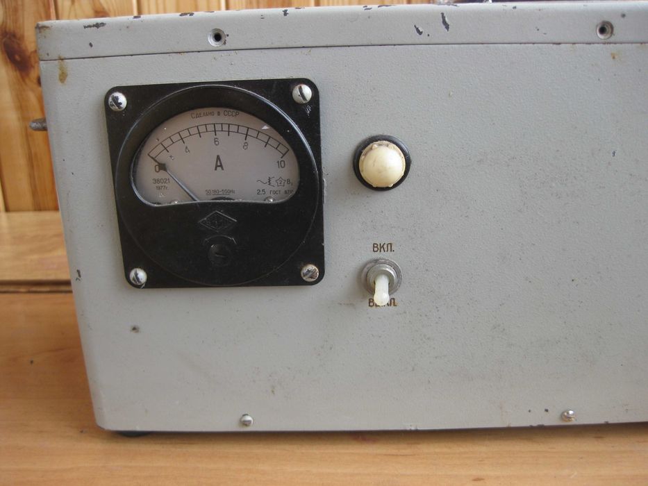 Блок питания с регулятором напряжения