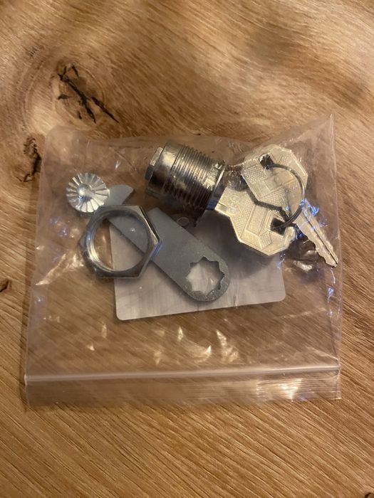 Fechadura nova 2 chaves