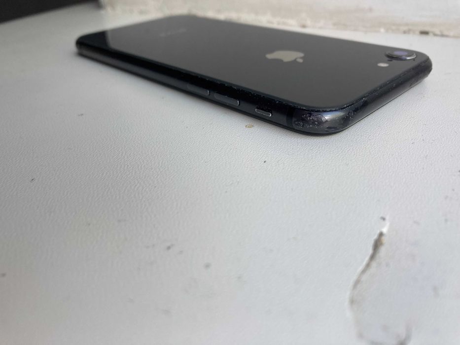 Смартфон iPhone 8  64 Гарний стан