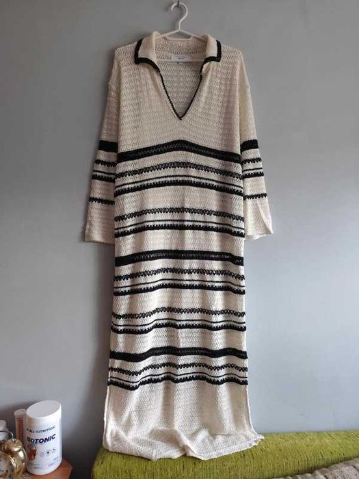 Piekna biało czarna szydełkowa sukienka MIDI w paski Scalpers