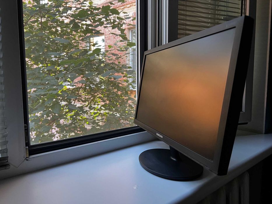 Компьютер в идеале с монитором Samsung. SSD Apacer. Genius, Logitech