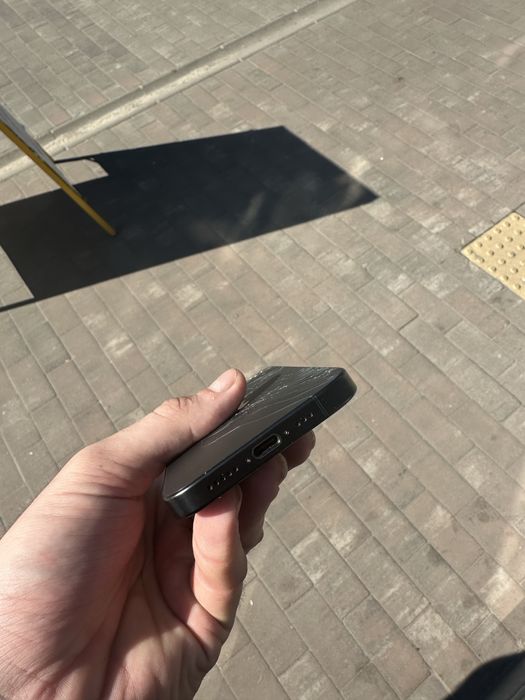 Продам Iphone 15 pro 256гб