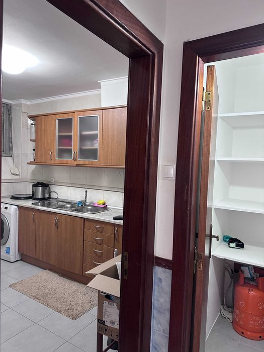 Quarto para alugar cacem , casal e solteiro