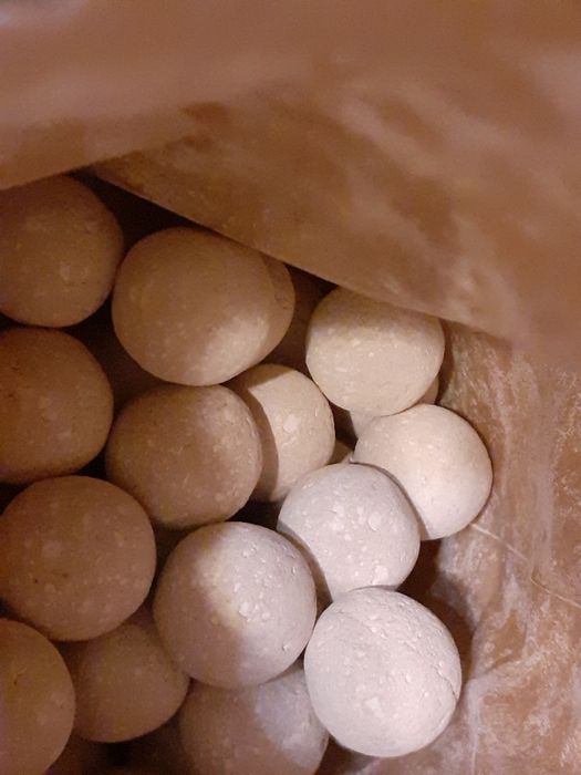 Кульки з червоною глиною та крейдою їстівні харчові