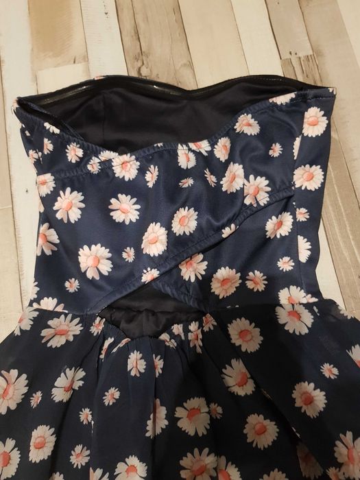 Sukienka w stokrotki Bershka r.S, NOWA z metką
