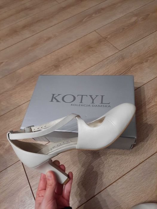 Czółenka ślubne KOTYL rozmiar 35