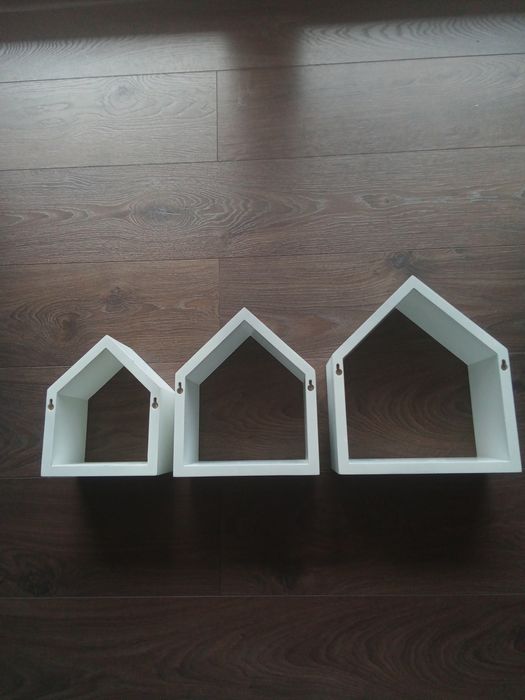 Półki w stylu domków