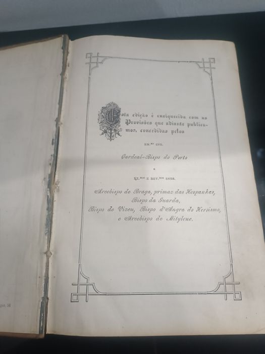 Livro religioso antigo