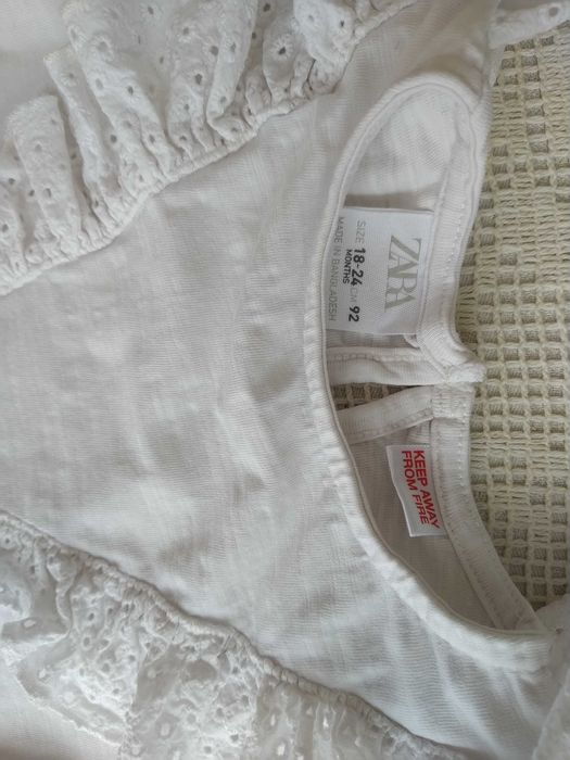 Blusa branca com folhos - Zara - 18 - 24 meses - 92 cm