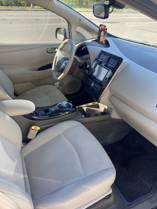 Продам Leaf 2013 52kWt  чистий японець
