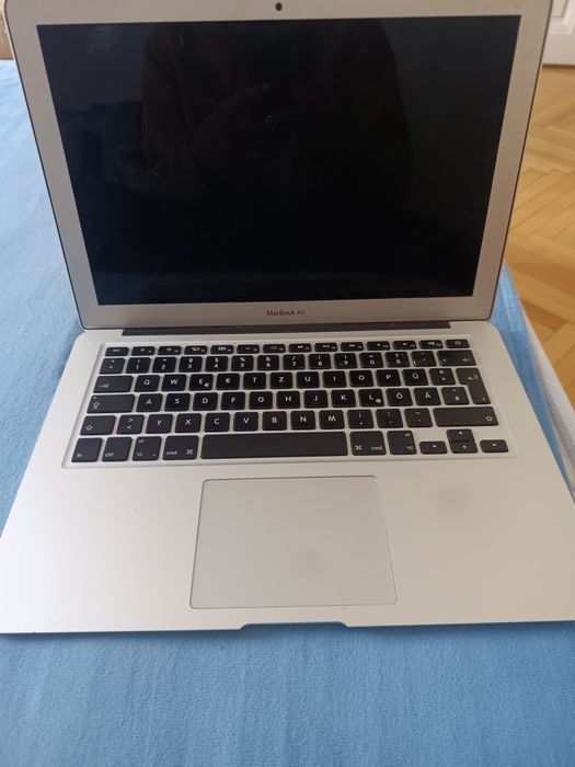 MacBook Air Intel core i5 model 1466