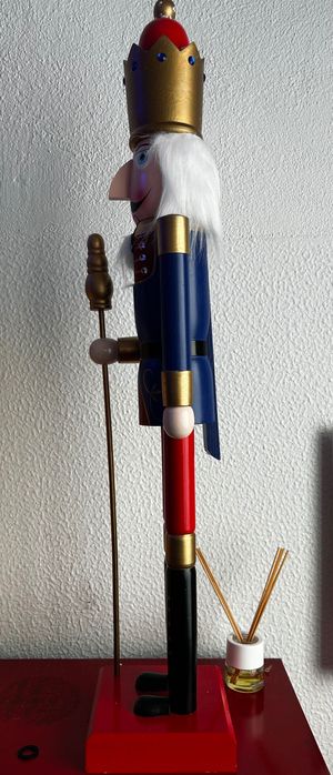 Quebra-nozes soldadinho em madeira – 90 cm com cetro dourado