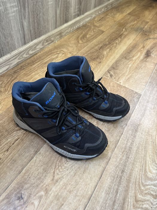 Кросівки Bonа.