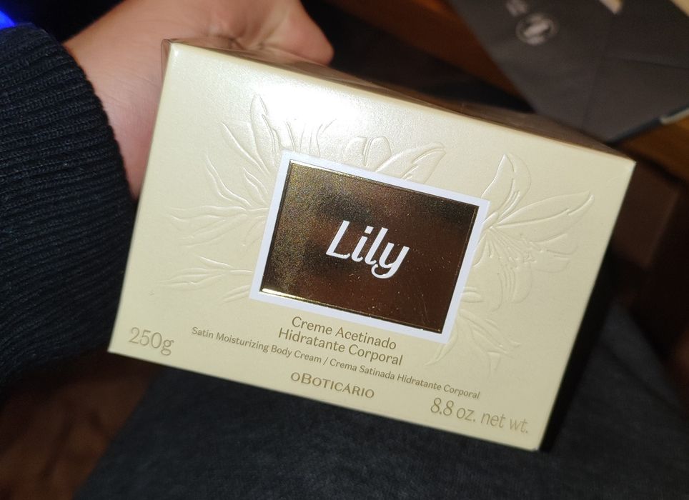 Creme hidratante corporal lily e óleo hidratante corporal lily