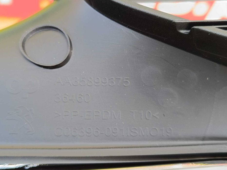 Grelha do para choque PEUGEOT 308 II 13-