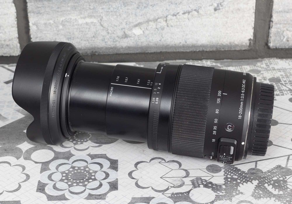 Sigma 18-200mm f/3.5-6.3 Macro (Canon EF-S)