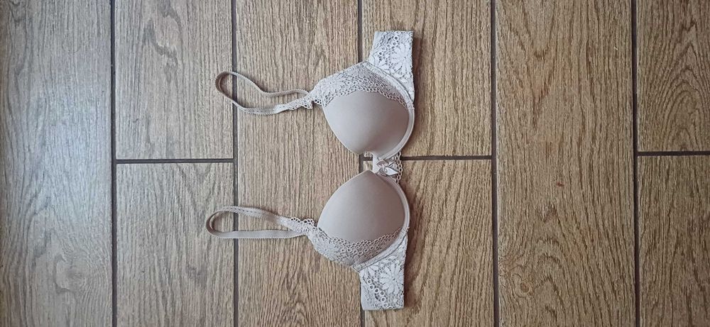 Beżowy# cielisty biustonosz Marks & Spencer w r. 70 A