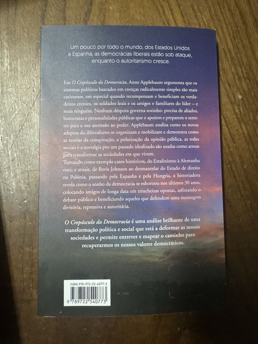 Livro o crepúsculo da democracia