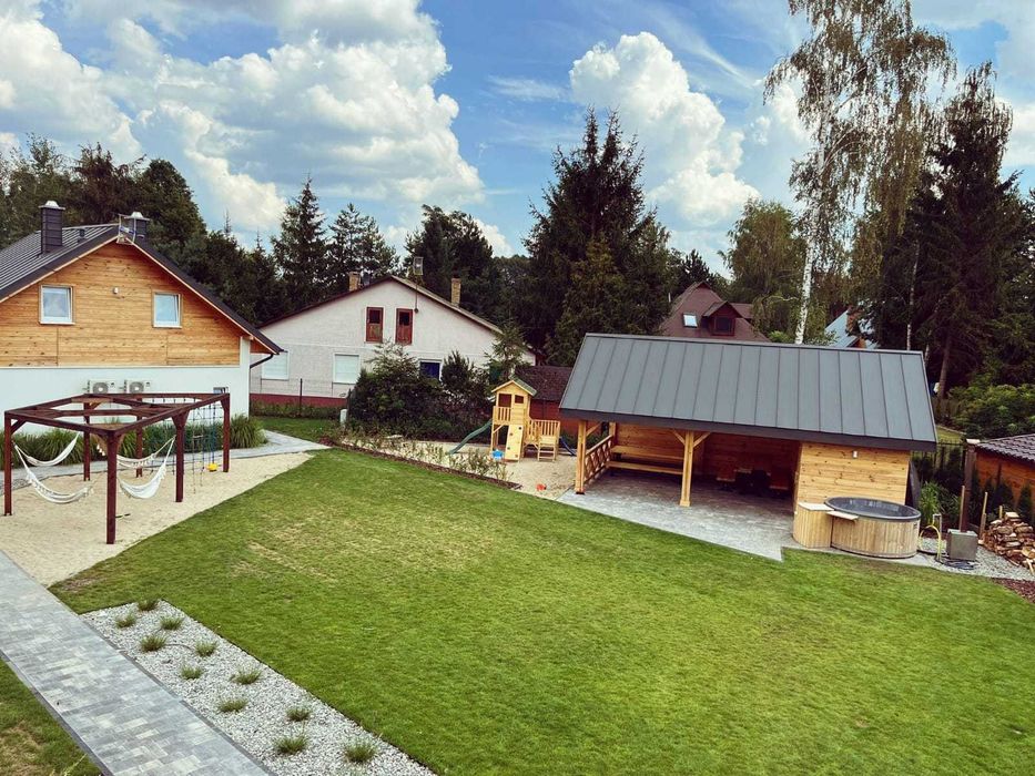 Domek z jacuzzi i sauną nad jeziorem Okuninka | J.Białe