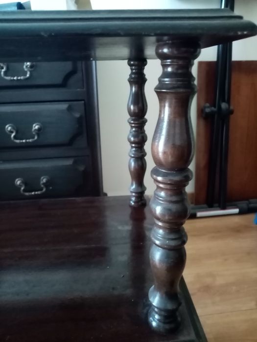 Vendo Mesa com traços antigos