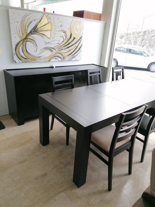 Mesa extensível com pé de arrasto aberta 220x90 nova