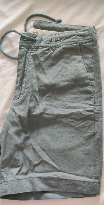 Calções verdes caqui da marca sfera