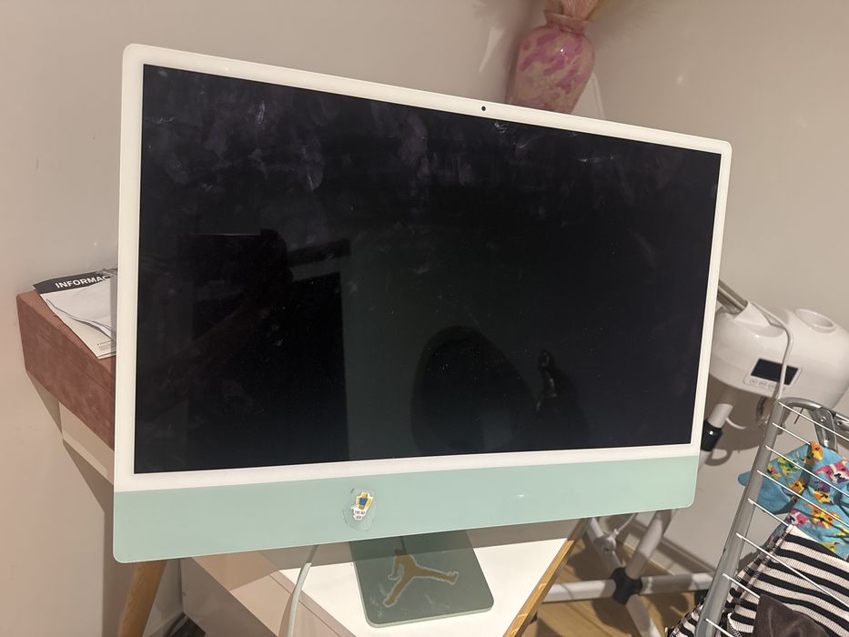 iMac 24” M1 / 8GB RAM