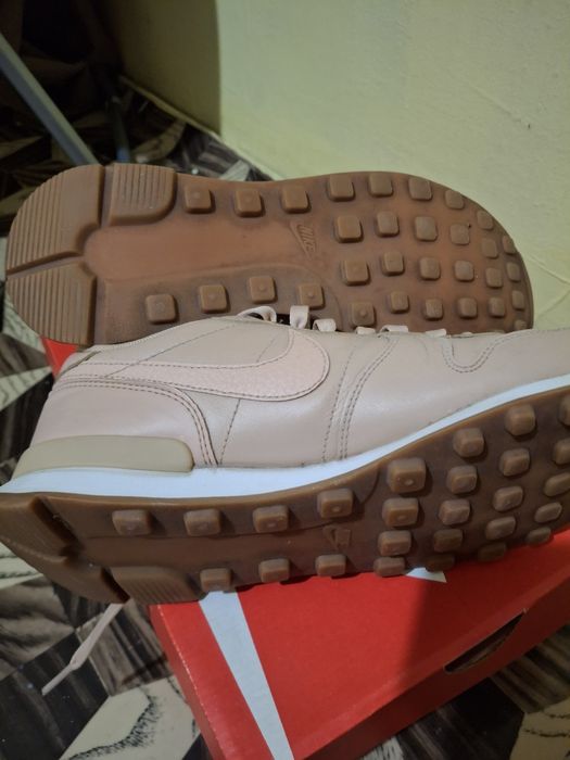 Nike кросовкі оригінал 39 розмір  в гарному