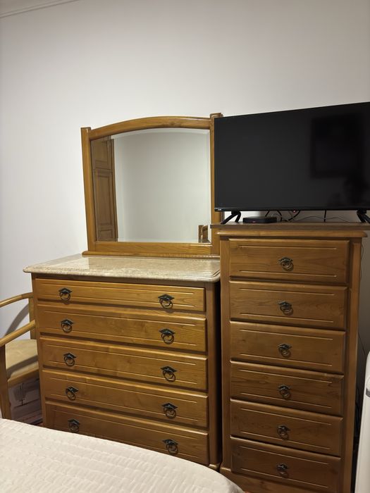 Quarto completo de madeira