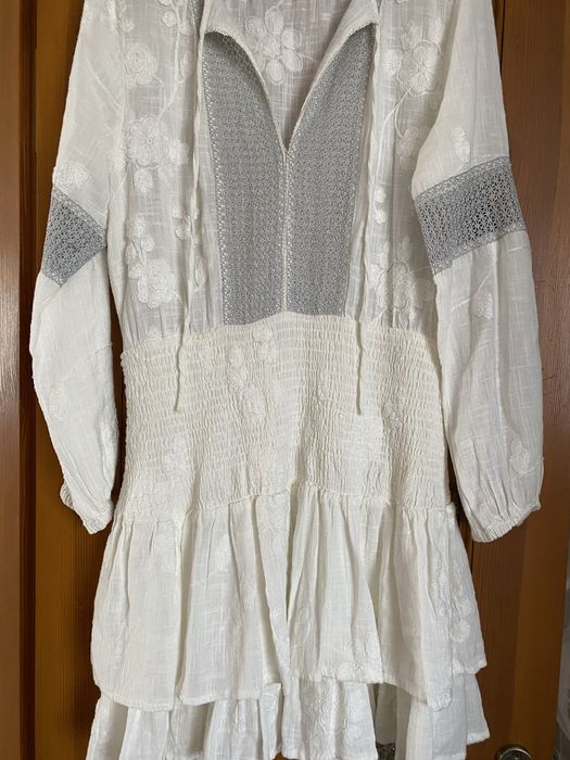 Шикарна біла сукня,