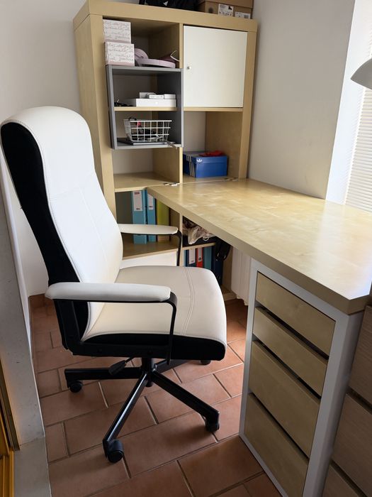 Movel cubos Ikea Kalax  combinação com secretaria e modulo de gavetas