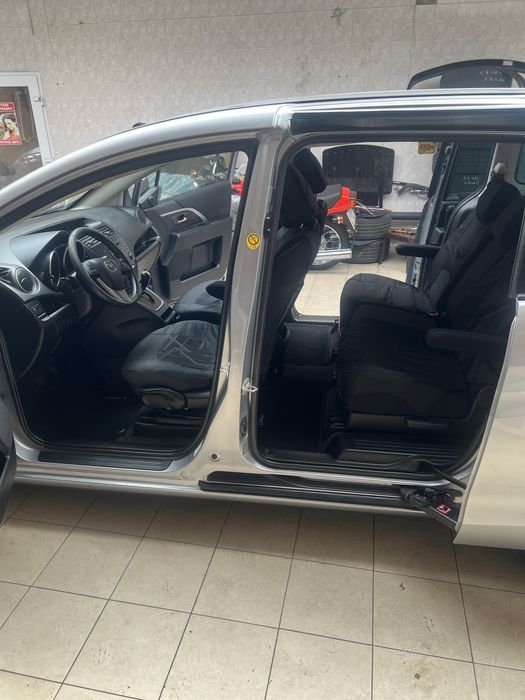 Mazda 5 офіціальна