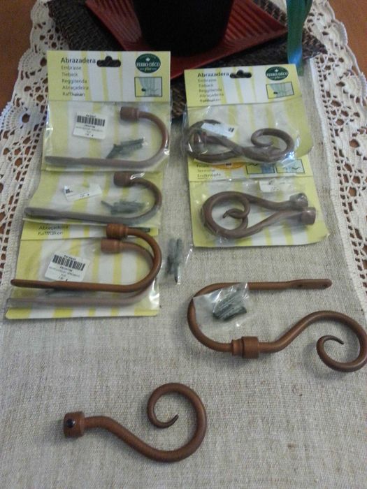 Conjunto de 5 ganchos murais para cortinado em ferro