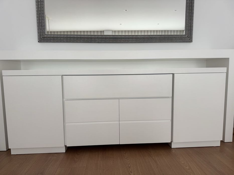 Aparador de sala lacado a branco