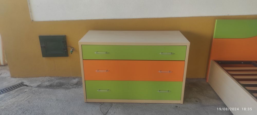 Cama/cómoda de criança