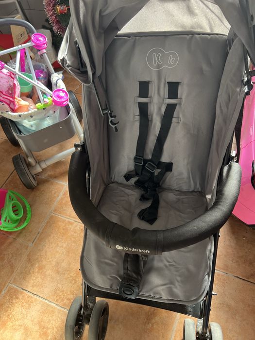 Carrinho bebe kinderkaft com chepeu de sol498415937552404480