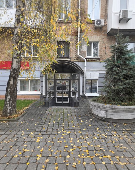 Продаж фасадного приміщення