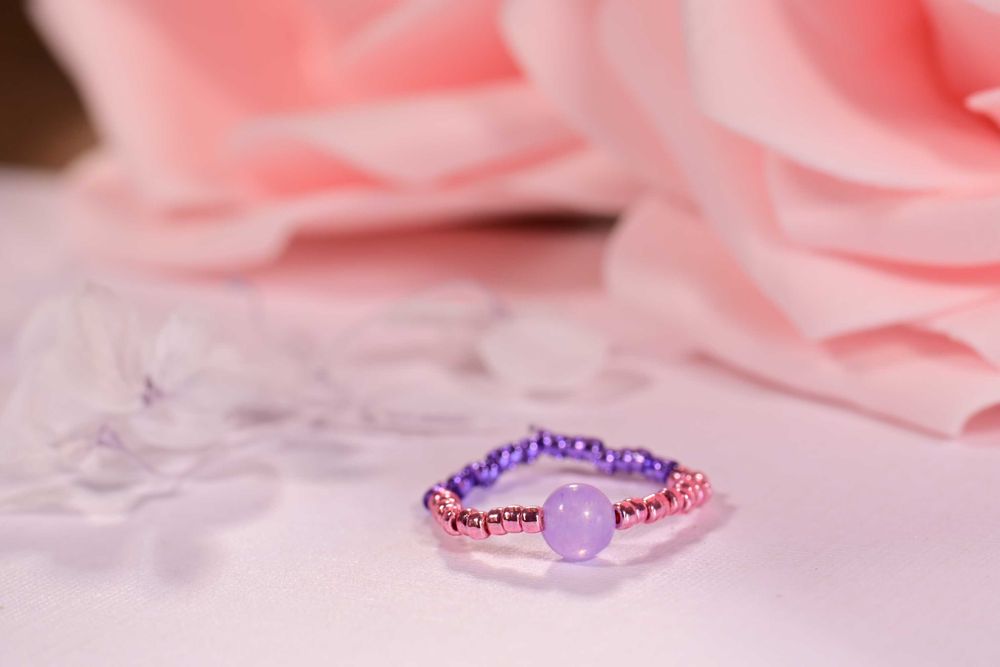 Pierścionek na gumce jadeit lawendowy