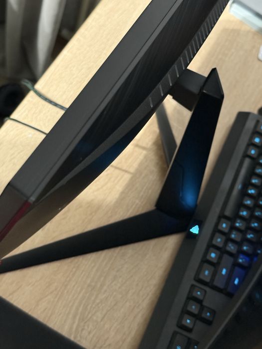 Ігровий монітор MSI optix G242