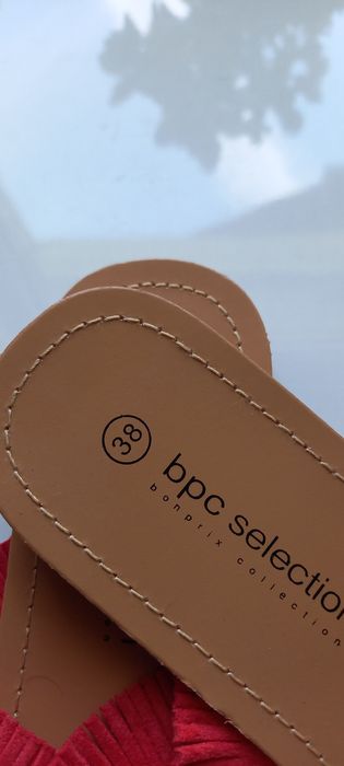 Nowe klapki czerwone z bonprix