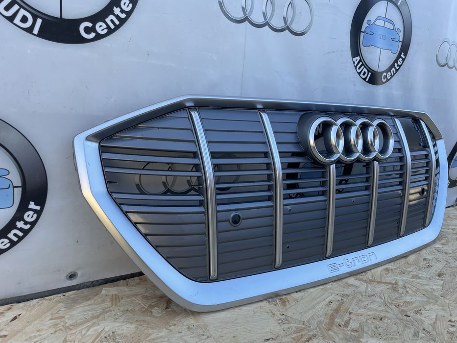 Решітка Радіатора Ауді Е-трон Центральна Решітка Audi E Tron 4ke