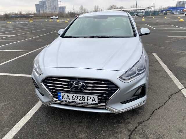 Оренда автомобіля Hyndai Sonata, KIA E-Soul.