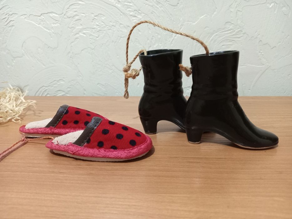 Комплект чоботи капці-підвіска сувенір