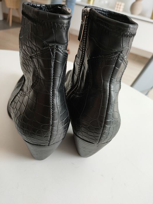 Botki kowbojki Bershka wzór wężowy rozmiar 38