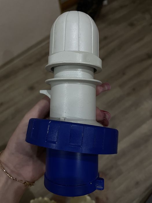 Нова промислова силова вилка 32A, 5-pin, CEE